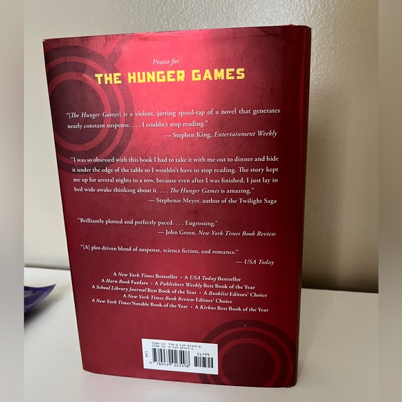 Catching fire by Suzanne Collins - Picture 3 of 7